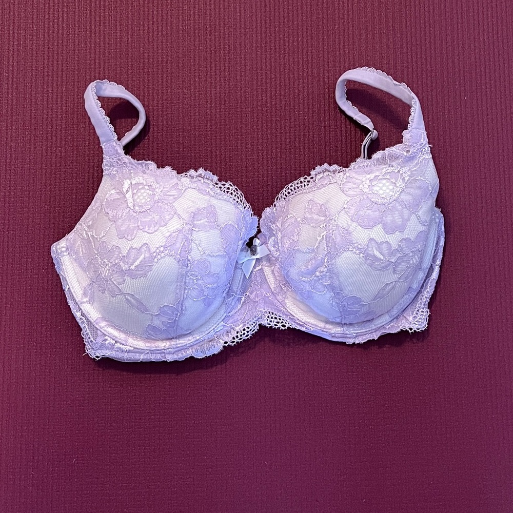 Victoria’s Secret push-up bra, white and lavender lace, 32DDD